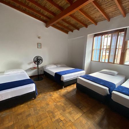 Yolo Hostel Medellin Luaran gambar