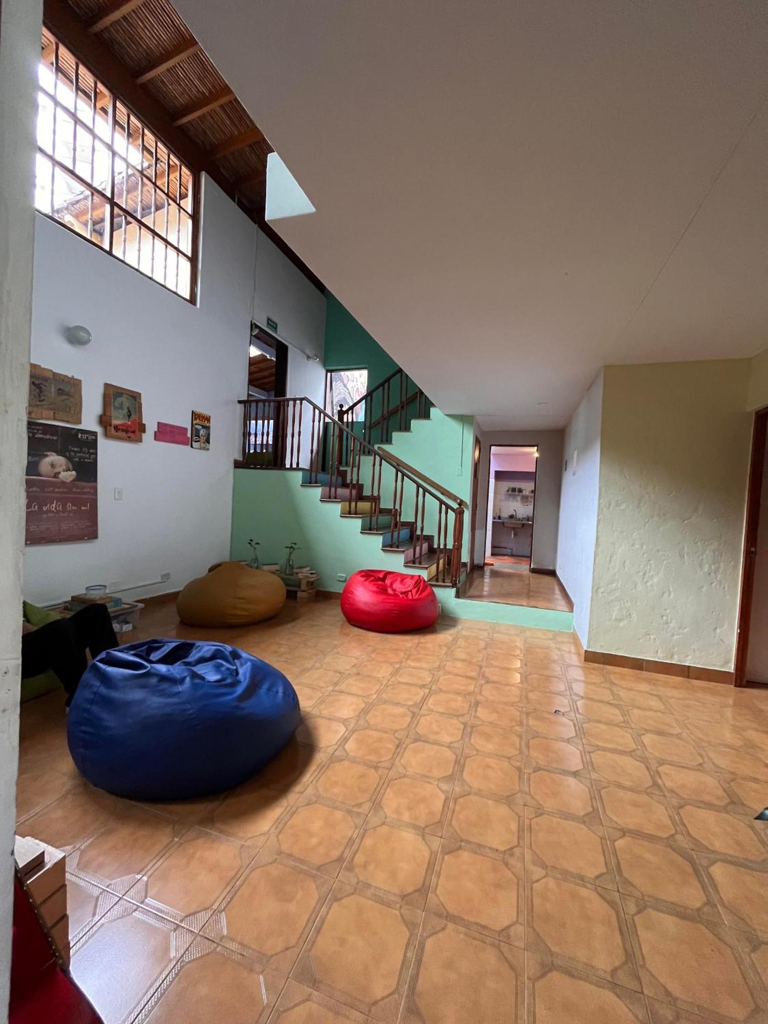 Yolo Hostel Medellin Luaran gambar