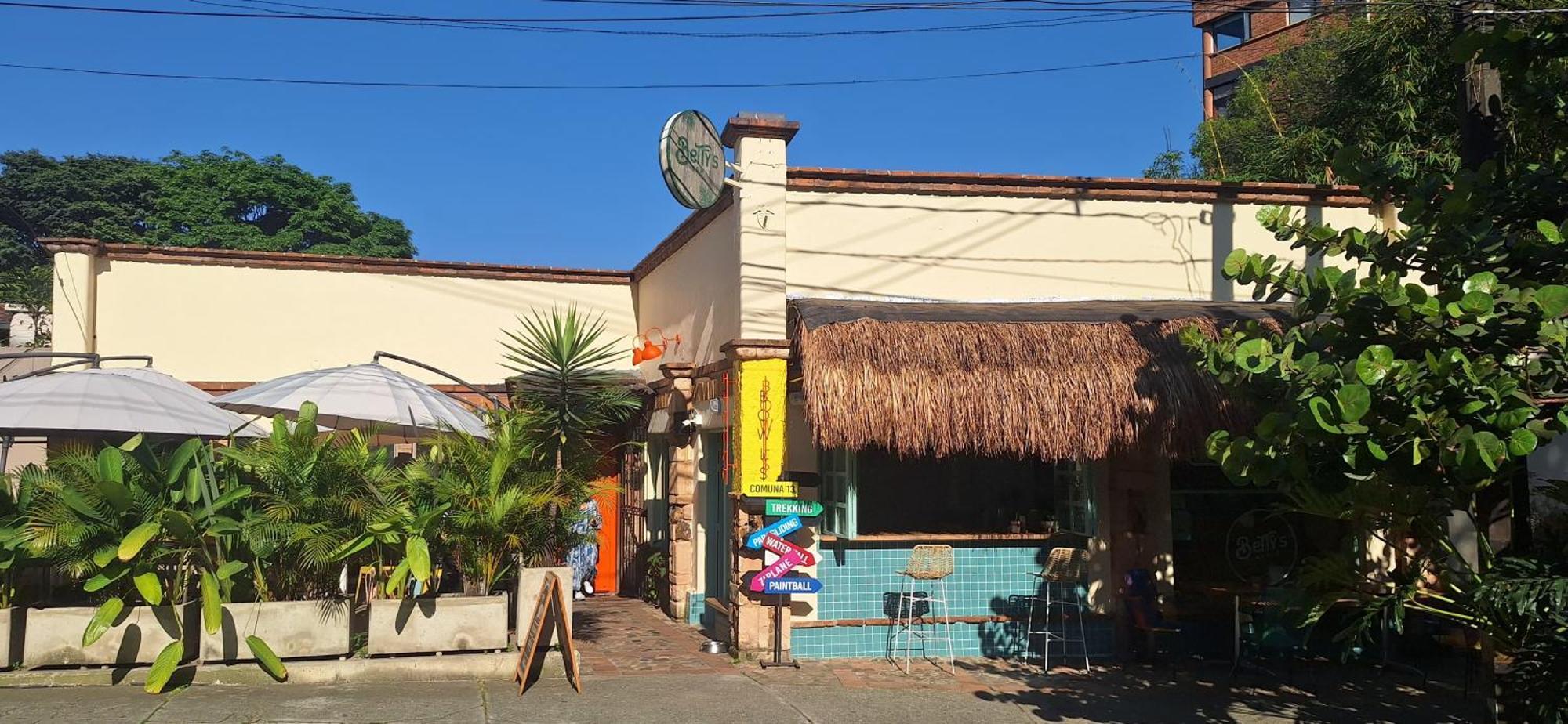 Yolo Hostel Medellin Luaran gambar