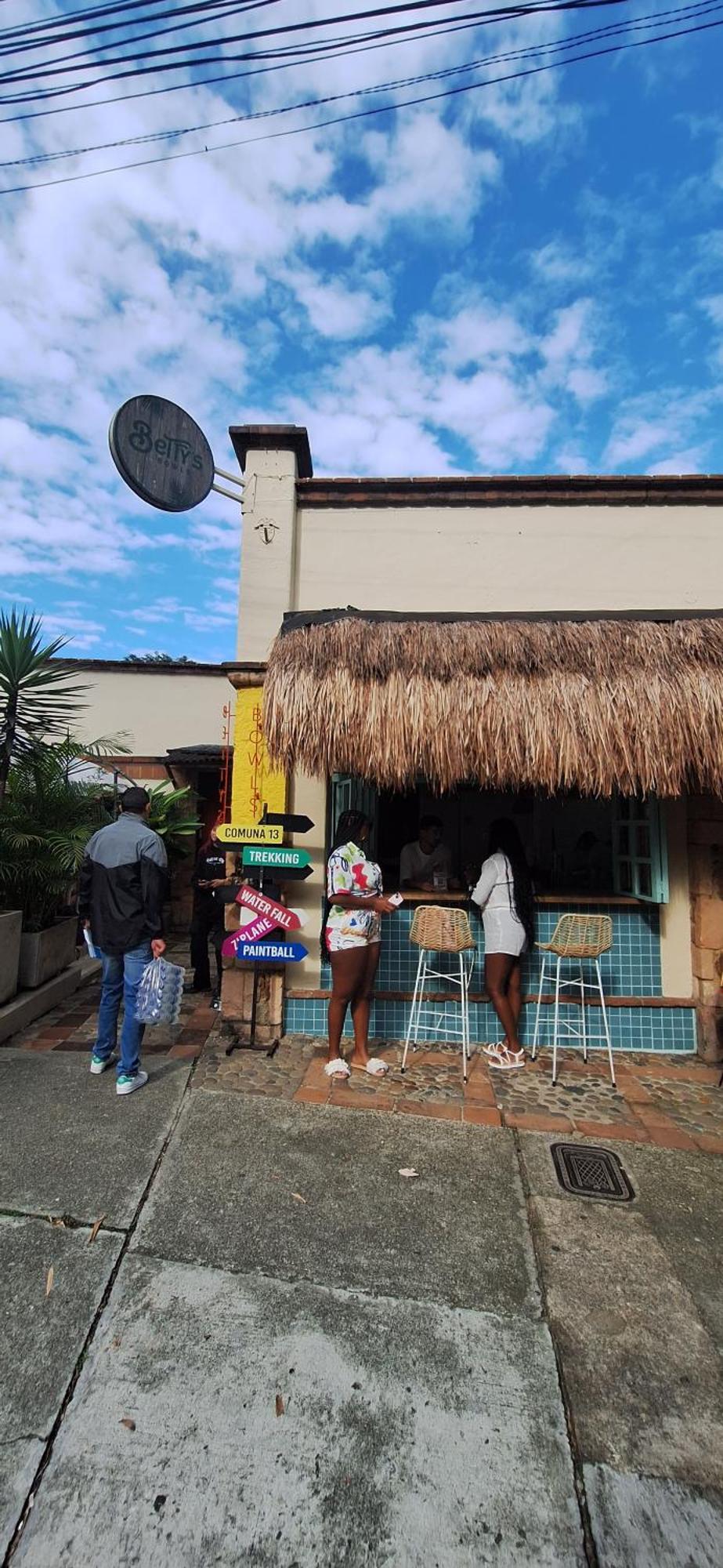 Yolo Hostel Medellin Luaran gambar