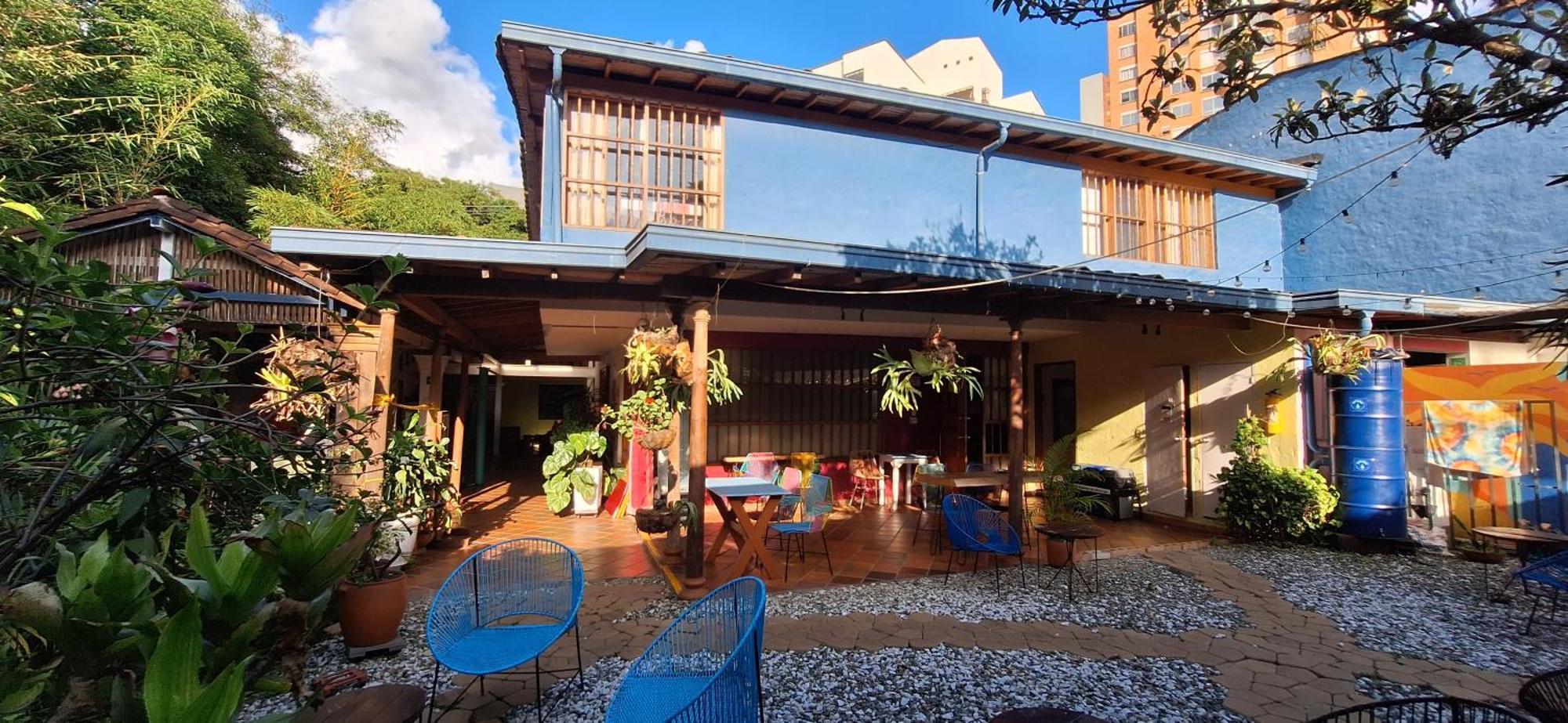 Yolo Hostel Medellin Luaran gambar