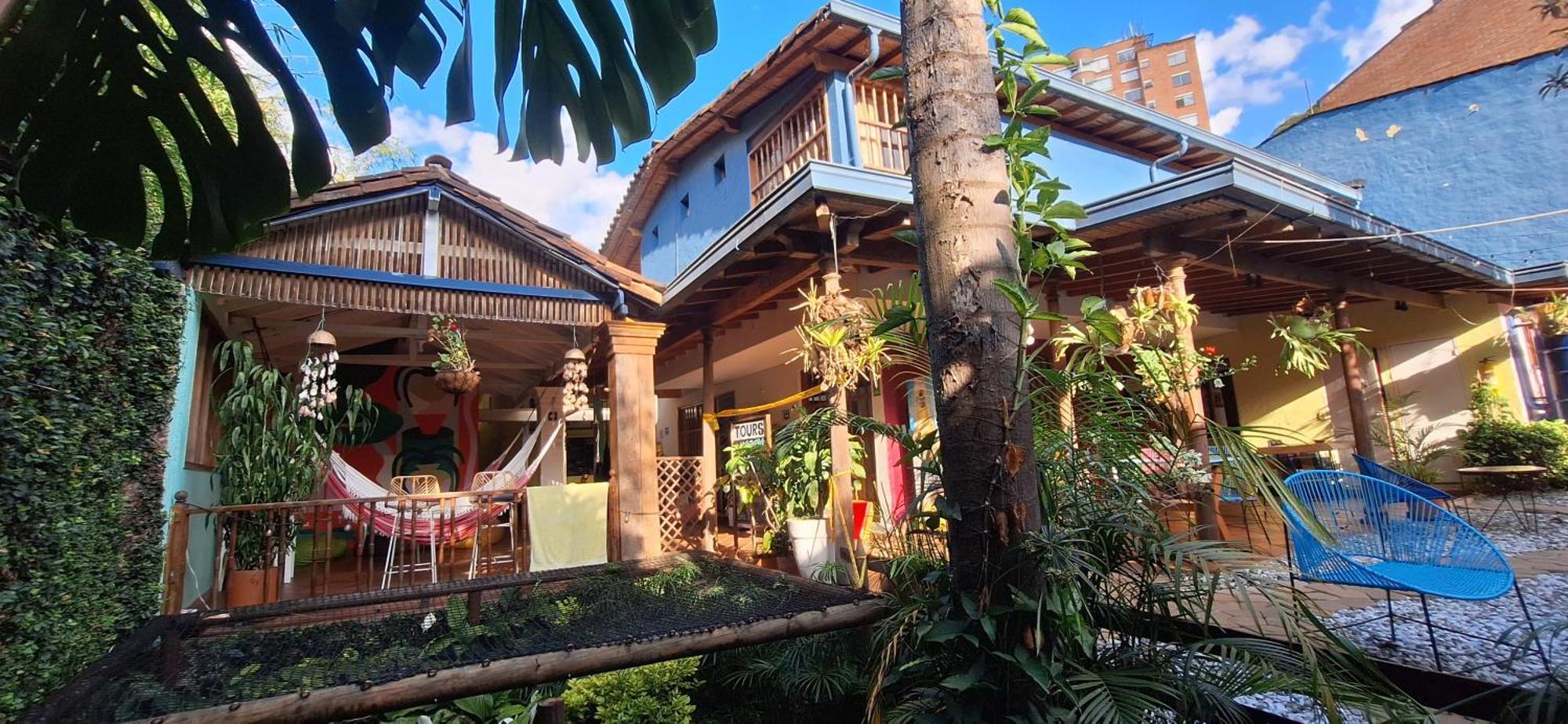 Yolo Hostel Medellin Luaran gambar
