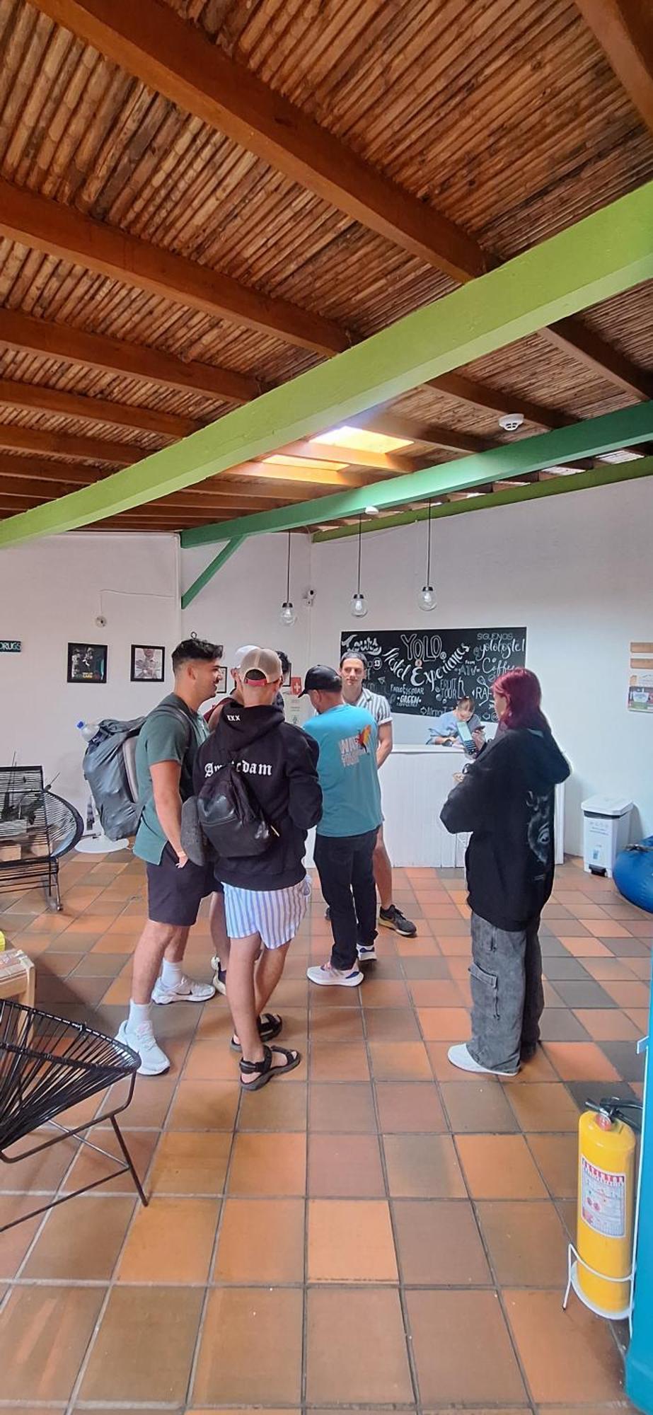 Yolo Hostel Medellin Luaran gambar