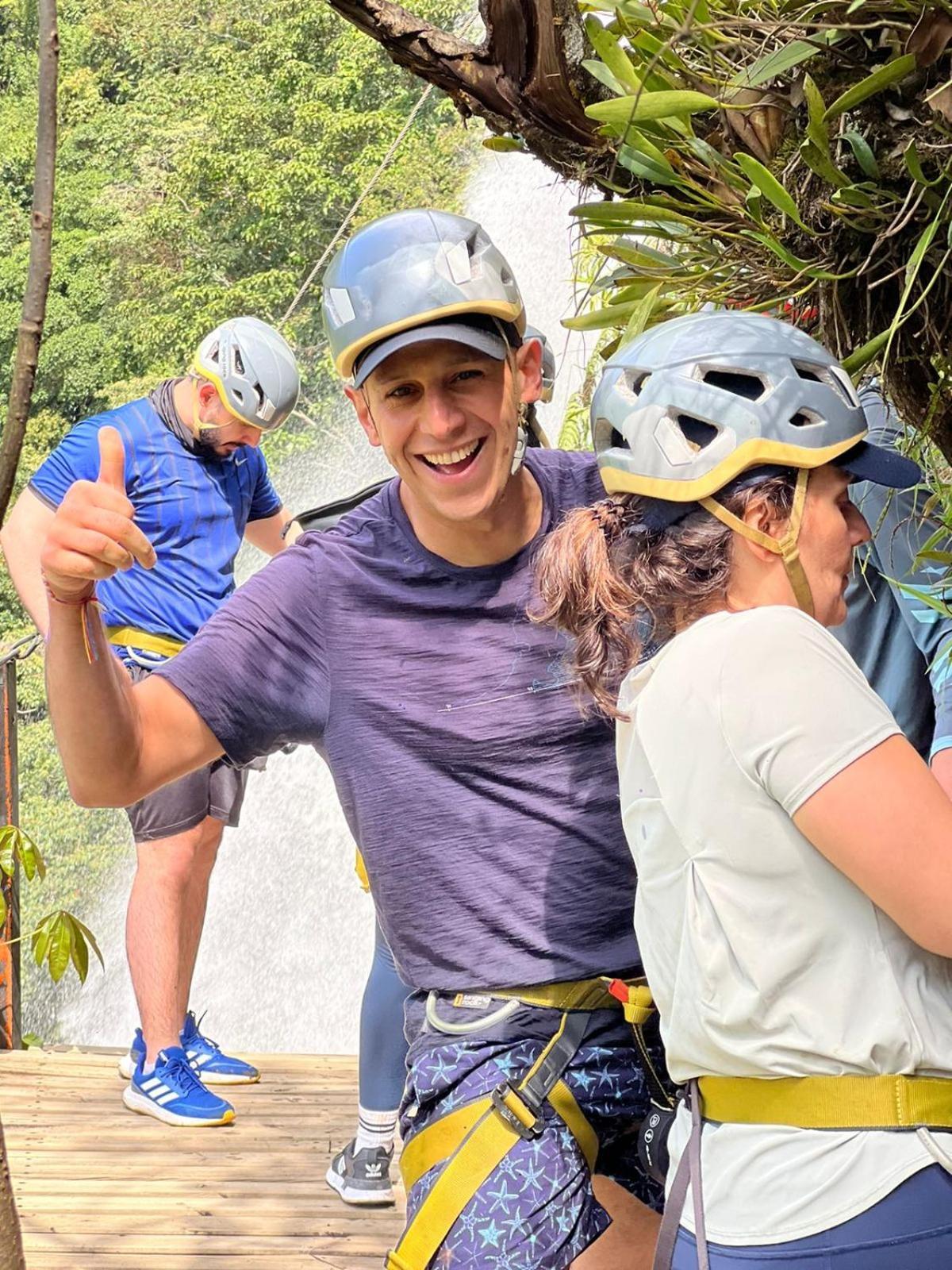 Yolo Hostel Medellin Luaran gambar