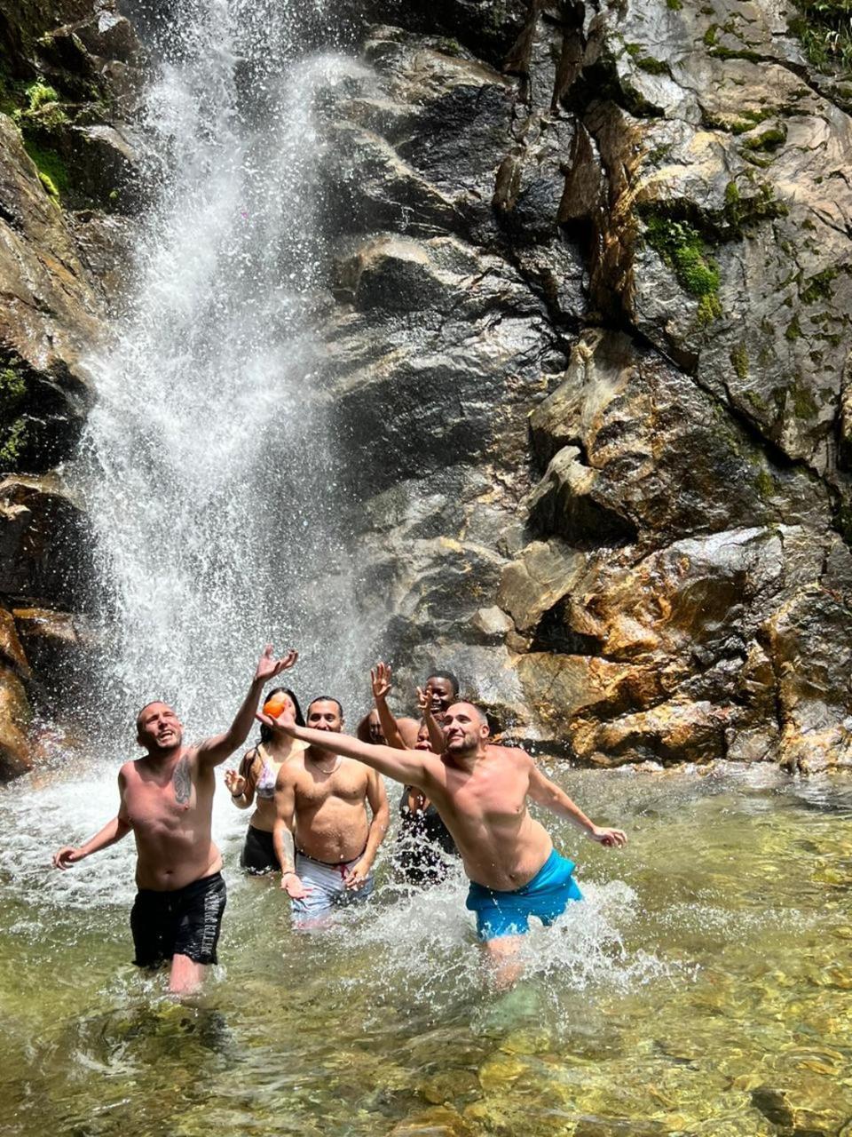 Yolo Hostel Medellin Luaran gambar