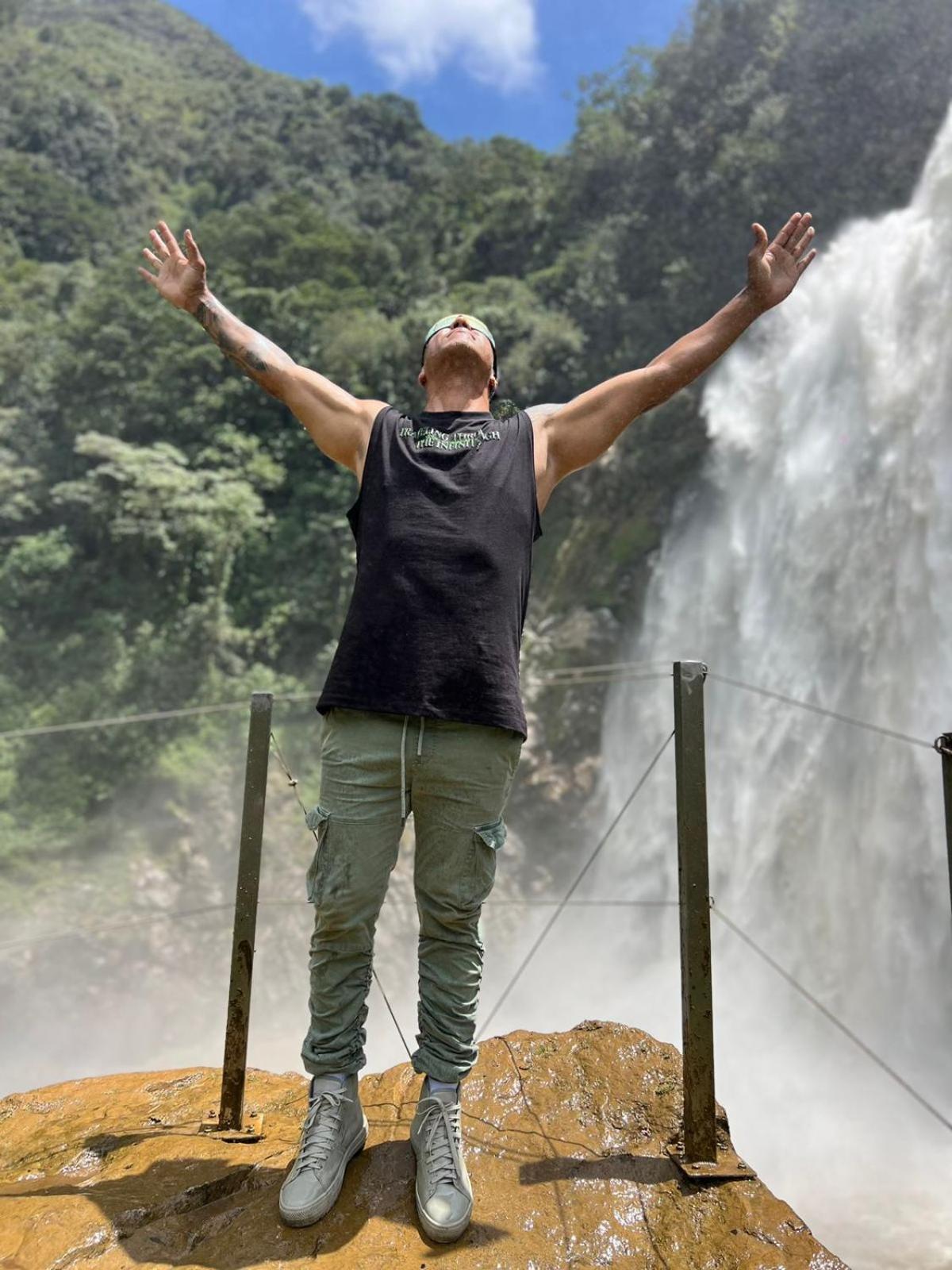 Yolo Hostel Medellin Luaran gambar
