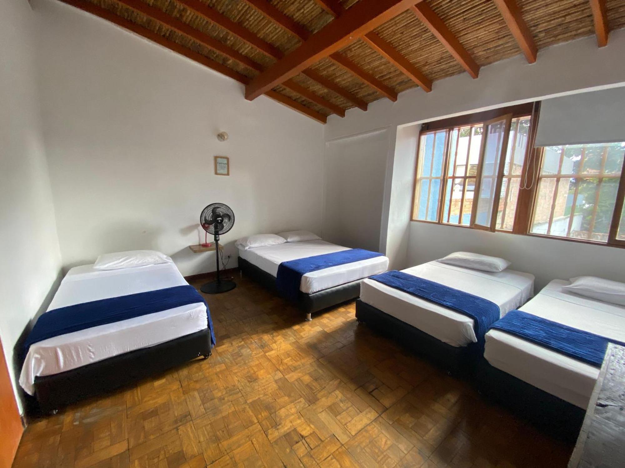 Yolo Hostel Medellin Luaran gambar